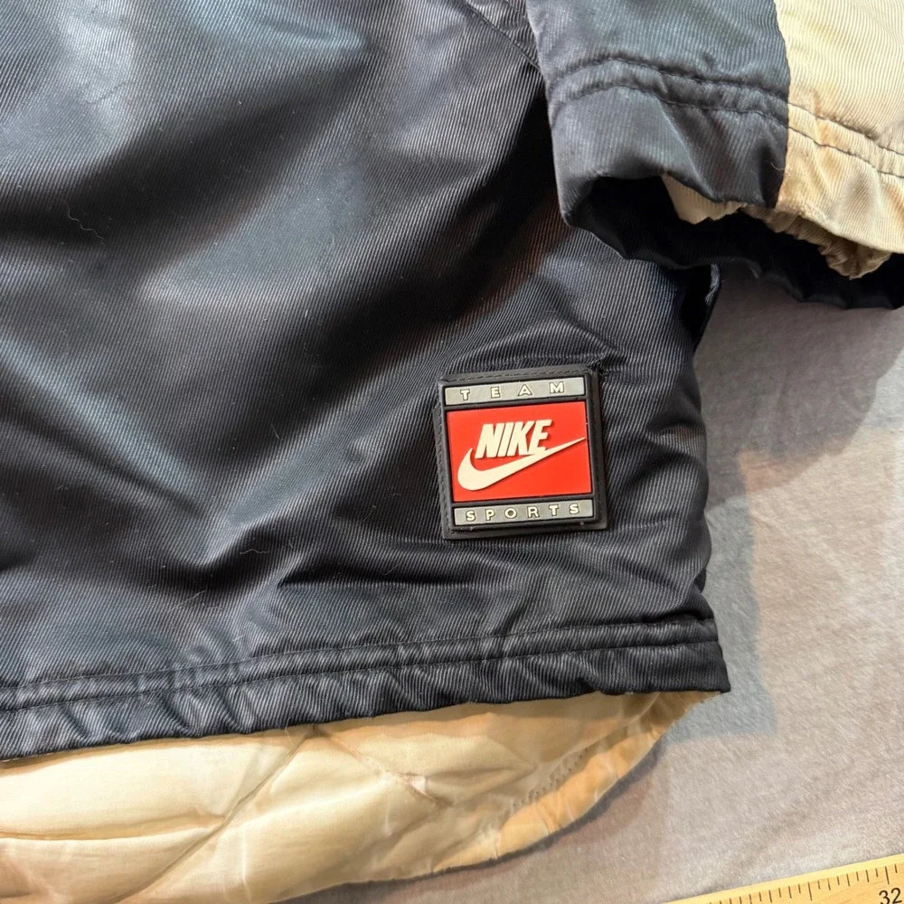 Nike Hooded Puffer Jacket Youth Large Black Good Vintage Team Sports Spell Out